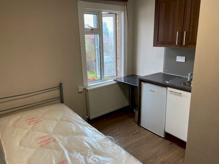 Studio To Rent In Cloister Road, London, NW2