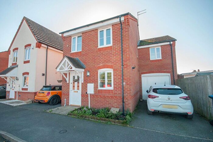 3 Bedroom Link Detached House To Rent In Blossom Way, Town Centre, Rugby, CV22