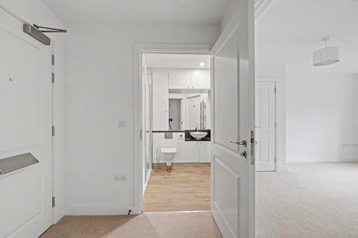 1 Bedroom Retirement Property For Sale In The Grange, Ledian Gardens, Kings Square, Maidstone, Kent, ME17
