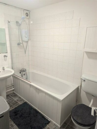 Studio To Rent In Chestnut Road, Vange, Basildon, SS16