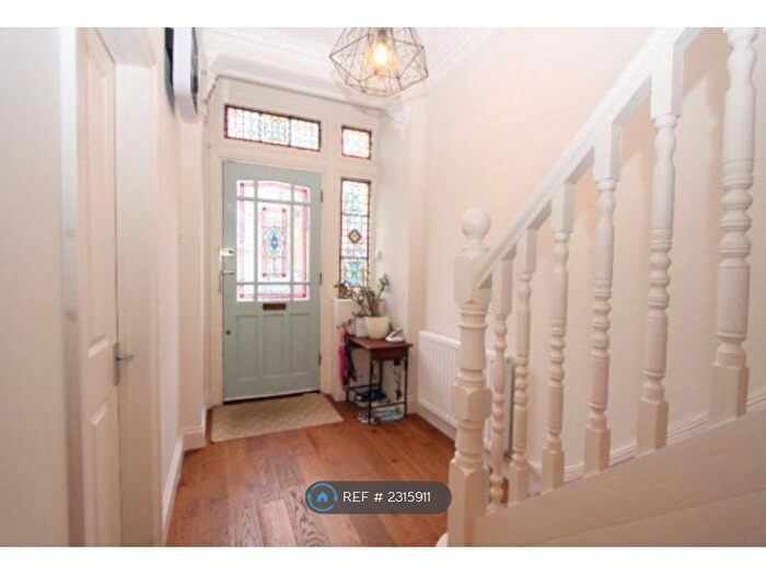 4 Bedroom Semi-Detached House To Rent In Clyde Road, Wallington, SM6