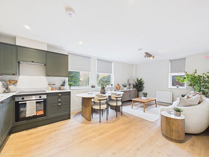 2 Bedroom Flat To Rent In High Street, Worthing, BN11