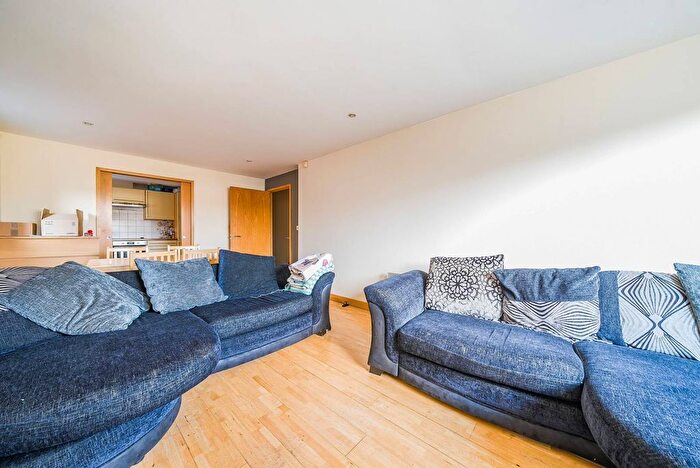 2 Bedroom Flat To Rent In Totterdown Street, Tooting, London, SW17