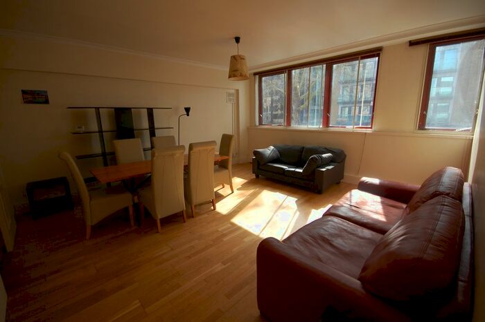 2 Bedroom Flat To Rent In Chiswick High Road, London, W4