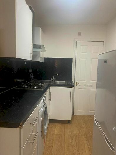 Studio To Rent In Elms Road, Harrow Weald, HA3