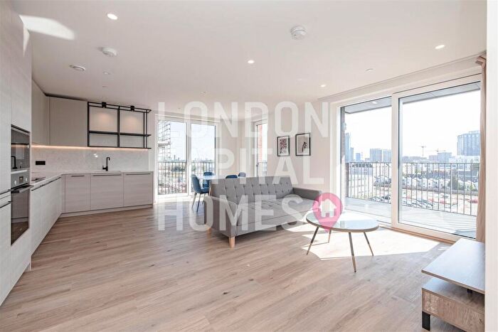 2 Bedroom Apartment To Rent In Curlew House, Hawser Lane, London, E14