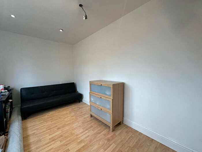 6 Bedroom Terraced House To Rent In Canning Town, London, E13