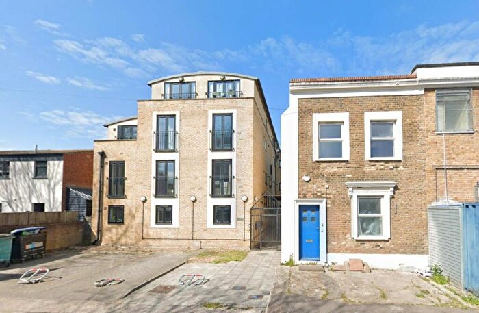 2 Bedroom Maisonette To Rent In Camilla Road, Bermondsey, London, SE16