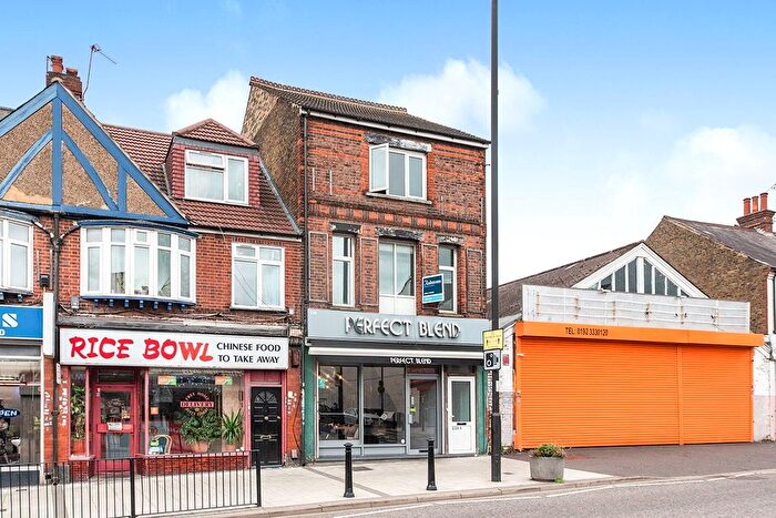 3 Bedroom Flat To Rent In St. Albans Road, Watford, Hertfordshire, WD24