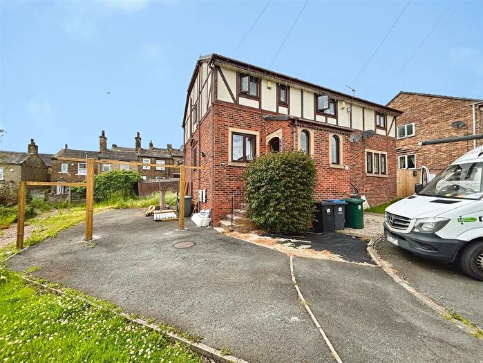 2 Bedroom End Terrace House For Sale In Shire Close, Bradford, BD6