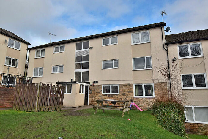 2 Bedroom Apartment For Sale In Whitcliffe Grange, Richmond, DL10