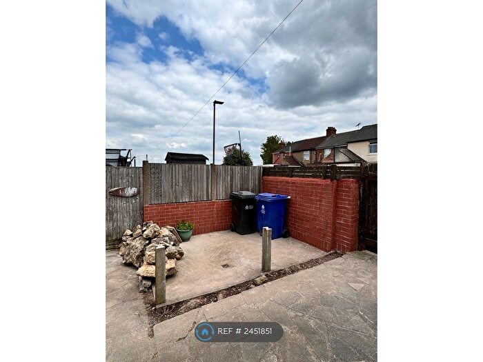 3 Bedroom Terraced House To Rent In South Street, Highfields, Doncaster, DN6