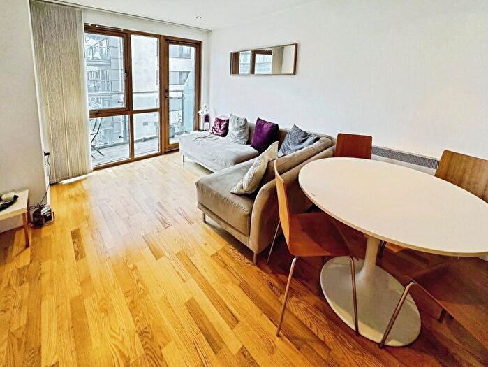 2 Bedroom Flat To Rent In The Boulevard, Leeds, West Yorkshire, LS10