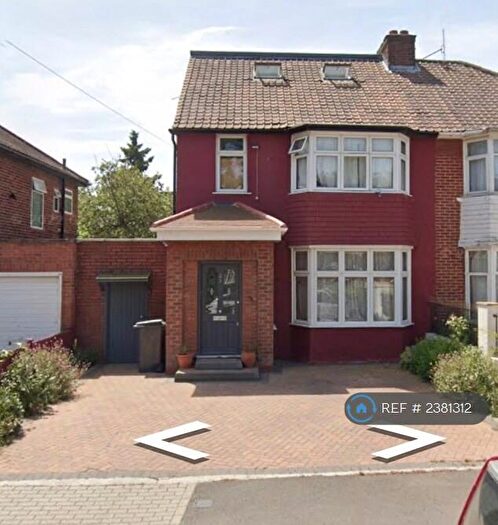 5 Bedroom Semi-Detached House To Rent In Cotswold Gardens, London, NW2