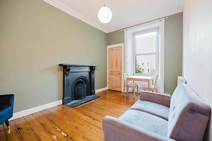 2 Bedroom Flat To Rent In L Caledonian Place, Edinburgh, EH11