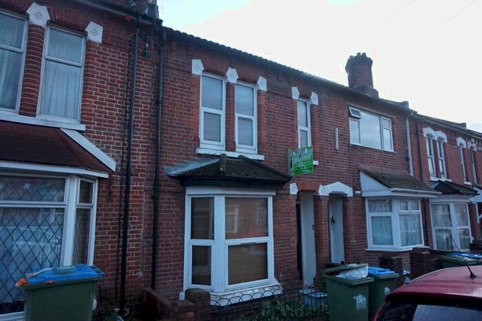 5 Bedroom Detached House To Rent In Milton Road, , SO15