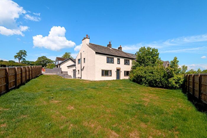 4 Bedroom Farm House For Sale In Wheatley Lane Road, Barrowford, BB9