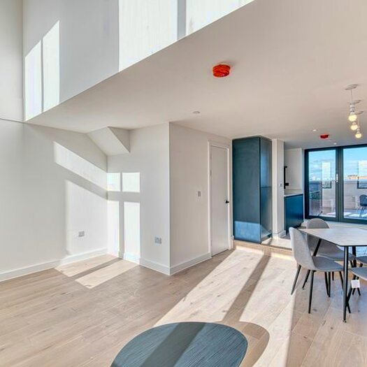 3 Bedroom Flat To Rent In Spinners Way, Manchester, England, M15