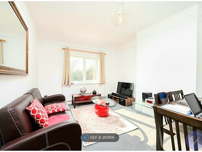 2 Bedroom Maisonette To Rent In Millway, London, NW7