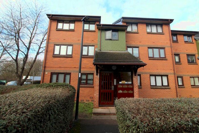 2 Bedroom Flat To Rent In Maltby Drive, Enfield, EN1