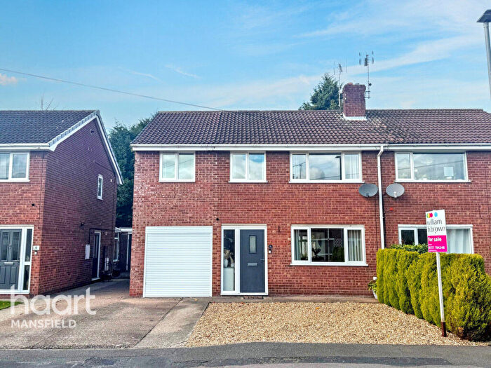 4 Bedroom Semi Detached House For Sale In Maltkiln Close, Newark, NG22