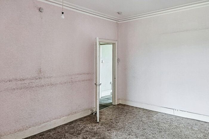 2 Bedroom Flat For Sale In Delaware Road, London, W9