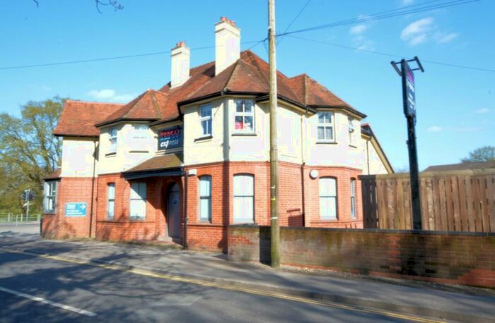 2 Bedroom Apartment To Rent In Reading Road, Burghfield Common, Reading, RG7