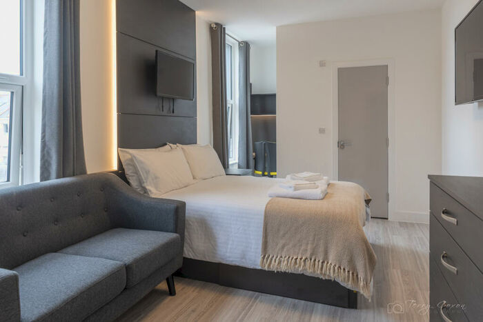 Studio To Rent In - Derrys Villa, Flat, PL4