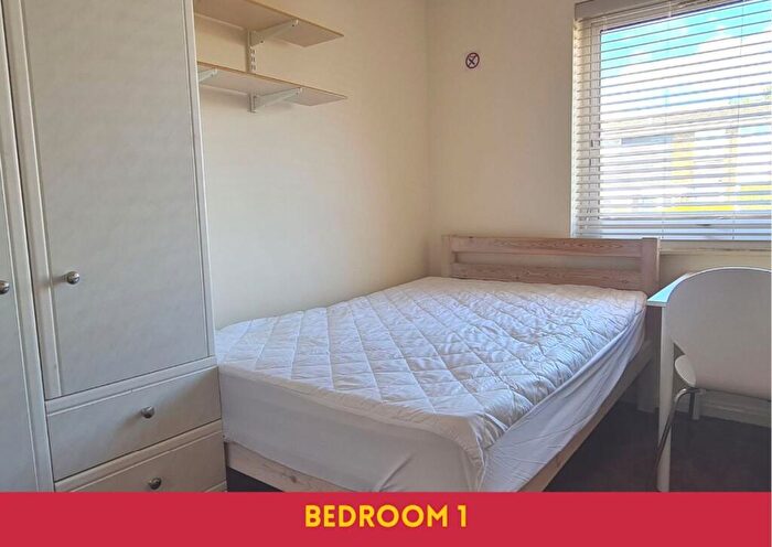 5 Bedroom Bungalow To Rent In Ukc Location - Kemsing Gardens - Bed, CT2