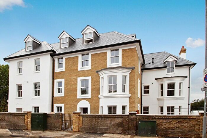 1 Bedroom Apartment To Rent In Queens Road, Kingston Upon Thames, KT2