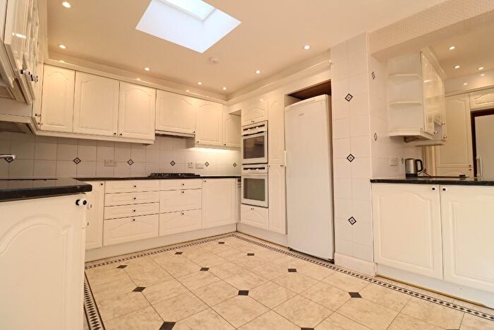 5 Bedroom Semi Detached House To Rent In Fairview Way, Edgware, Middlesex, HA8