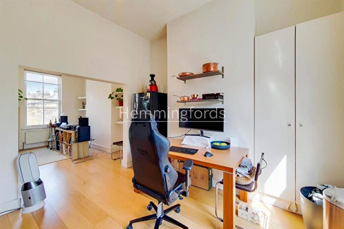 2 Bedroom Apartment To Rent In Whitehorse Road, London, E1