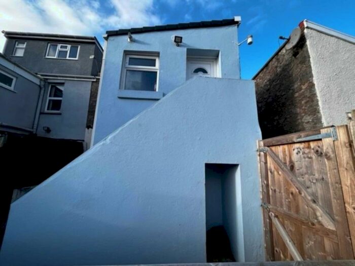 2 Bedroom Flat To Rent In George Street, Weston-Super-Mare, BS23