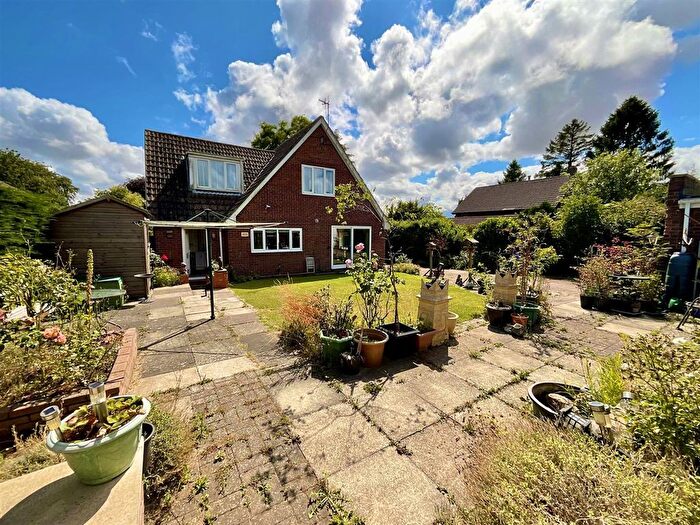 4 Bedroom Property For Sale In Racecourse Road, East Ayton, YO13