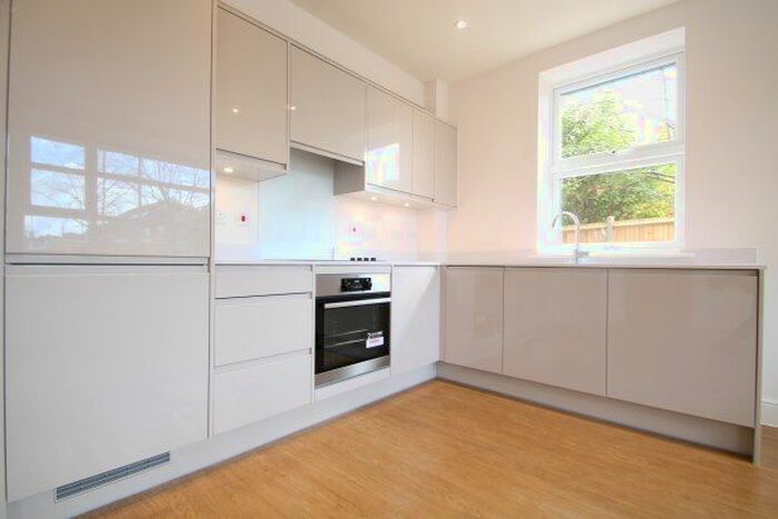 1 Bedroom Flat To Rent In Crest View Drive, Orpington, BR5