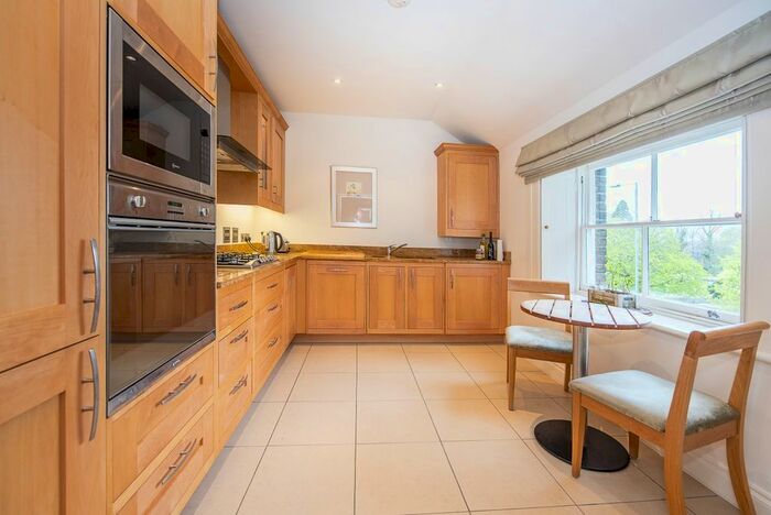 2 Bedroom Flat To Rent In Petersham Road, TW10