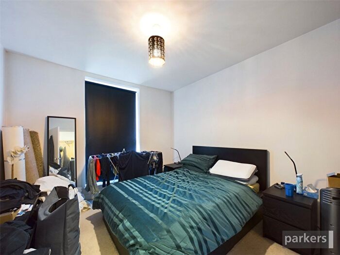 1 Bedroom Flat For Sale In Drake Way, Reading, Berkshire, RG2