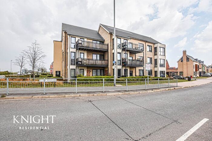 2 Bedroom Flat For Sale In Venture Chase, Colchester, CO4