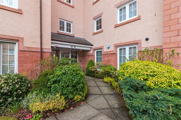 3 Bedroom Apartment To Rent In Ellangowan Court, Milngavie, G62