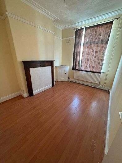 3 Bedroom Terraced House To Rent In Draper Street, LE2