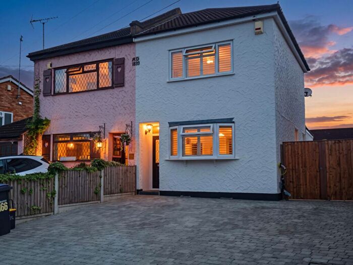 3 Bedroom Semi-Detached House For Sale In Bull Lane, Rayleigh, SS6