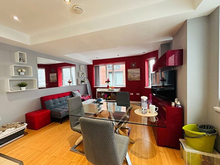 2 Bedroom Flat For Sale In Joiner Street, M4