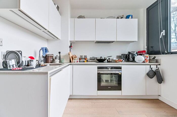 1 Bedroom Flat For Sale In Highgate Hill, Highgate, London, N19