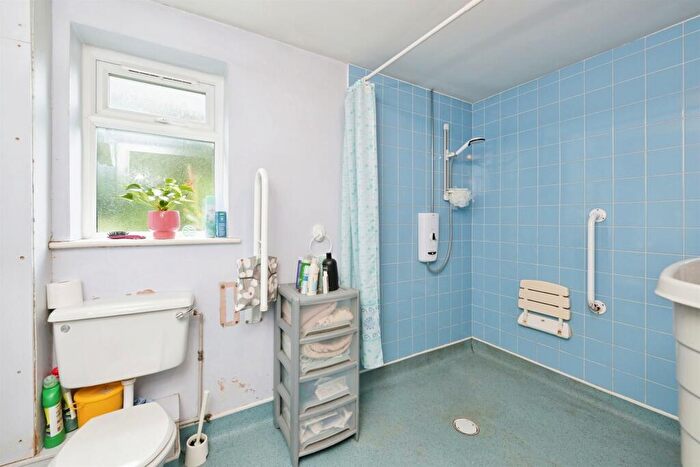 2 Bedroom Semi-Detached House For Sale In Manorfield Close, Northampton, NN3