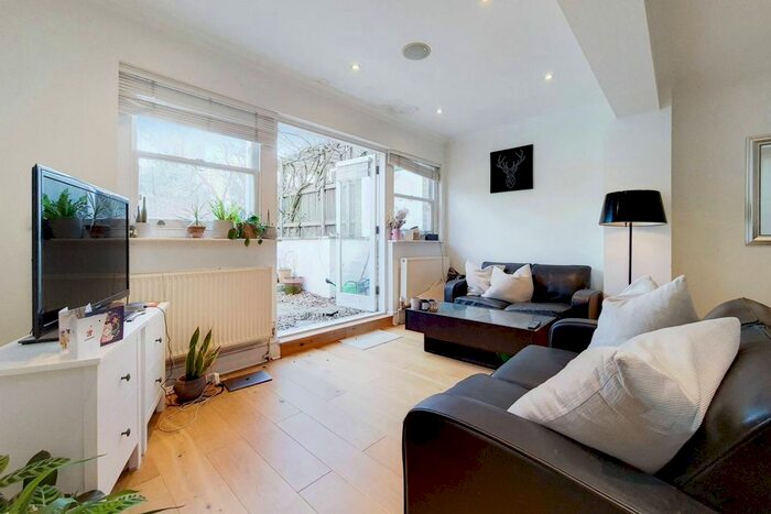 2 Bedroom Maisonette To Rent In Windmill Road, Wandsworth, London, SW18