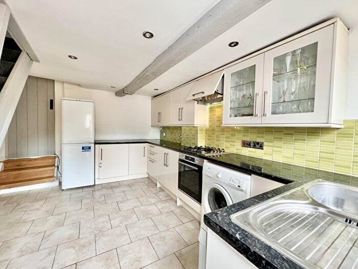 2 Bedroom Cottage To Rent In High Street, Markyate, AL3