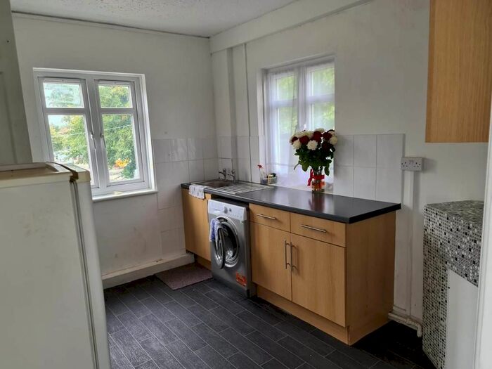 2 Bedroom Flat To Rent In Great West Road, Hounslow TW5