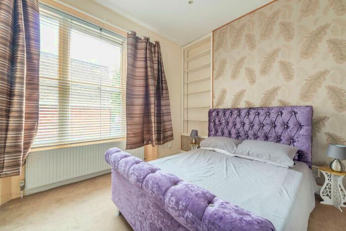 3 Bedroom Flat To Rent In Holland Road, Holland Park, London, W14