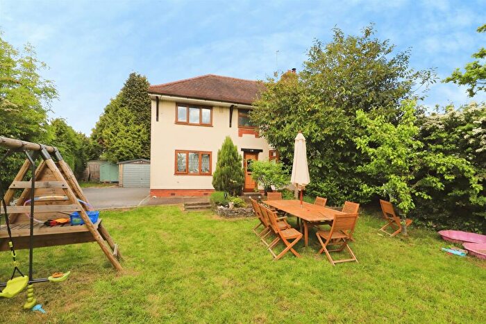 5 Bedroom Semi-Detached House For Sale In Wolverhampton Road, Kidderminster, DY10