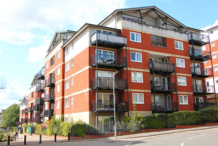2 Bedroom Flat To Rent In Penn Place, Rickmansworth, WD3
